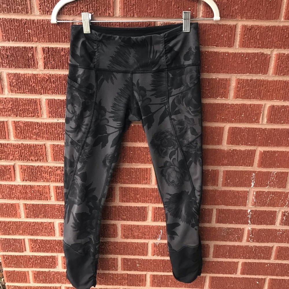 Lululemon cropped printed Leggings size 4